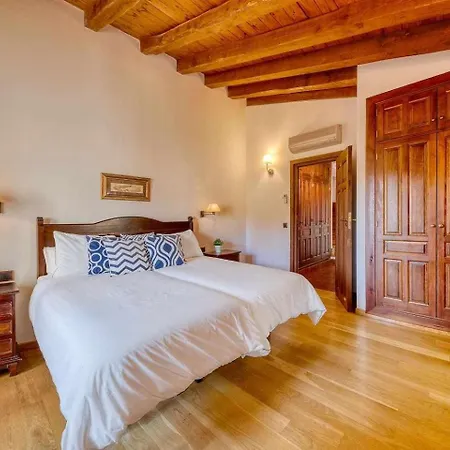 Holiday home Casa Cuesta Del Reloj Piedralaves